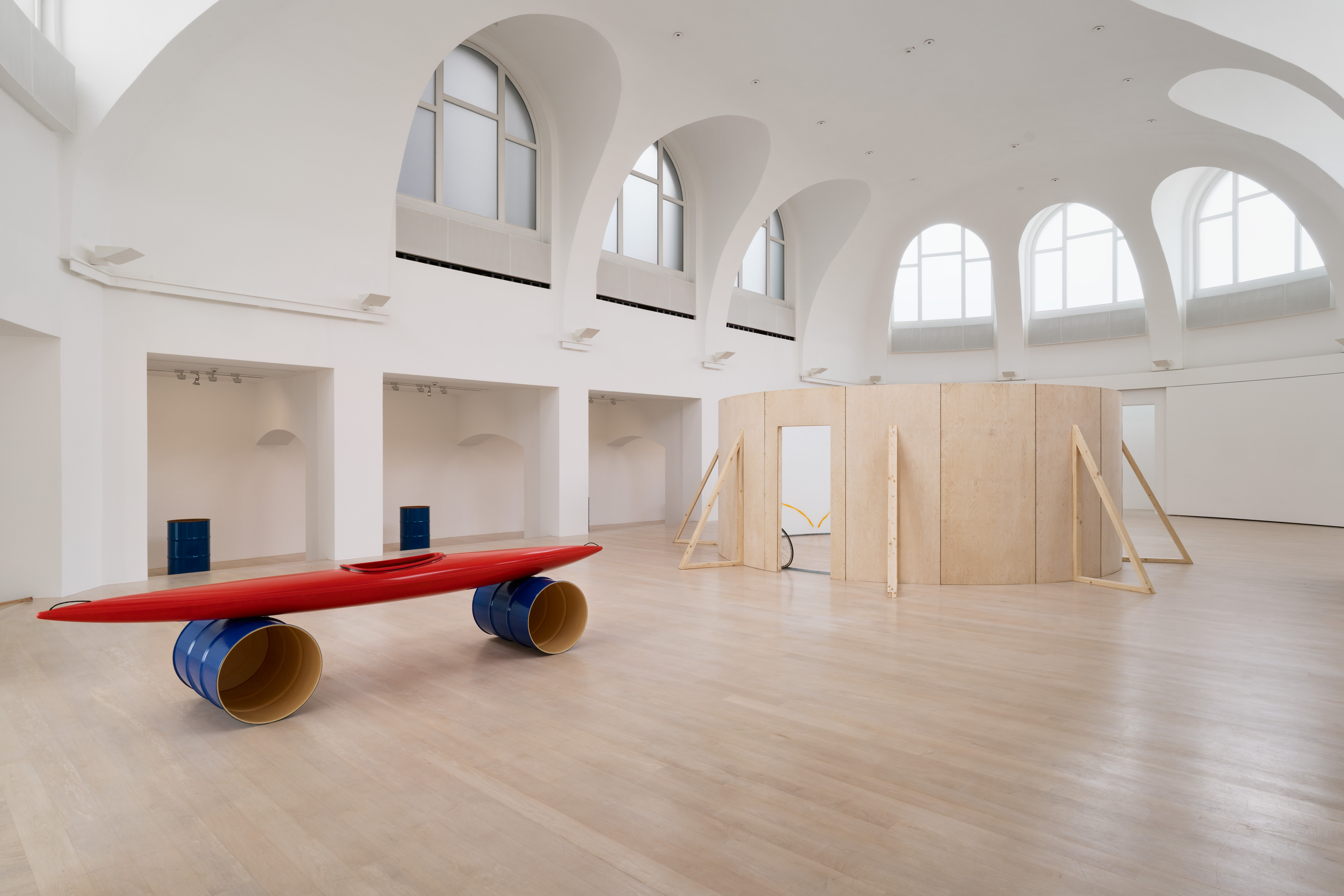 Installation view, 'Roman Signer. Neue Arbeiten', Kestner Gesellschaft, Hannover, Germany