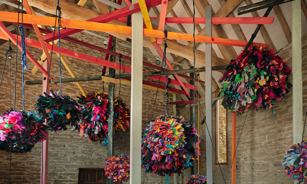 ‘Phyllida Barlow. GIG,’ Hauser & Wirth Somerset, 2014 © Phyllida Barlow Estate. Photo: Alex Delfanne