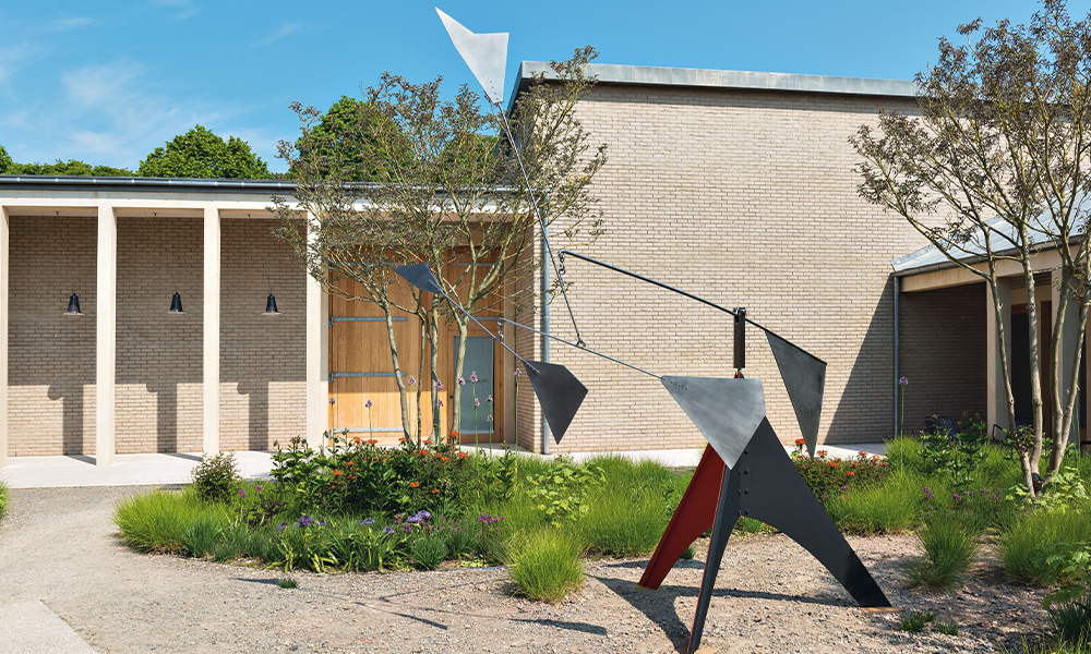 ‘Alexander Calder. From the Stony River to the Sky,’ Hauser & Wirth Somerset, 2018 © 2024 Calder Foundation, New York / Artists Rights Society (ARS), New York. Photo: Ken Adlard