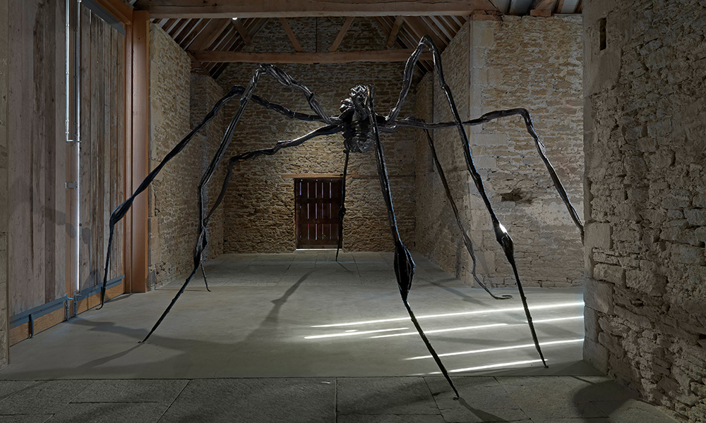 Louise Bourgeois, Spider (1996), installation view, ‘Louise Bourgeois. Turning Inwards,’ 2017 © The Easton Foundation / Licensed by VAGA at Artists Rights Society (ARS) NY