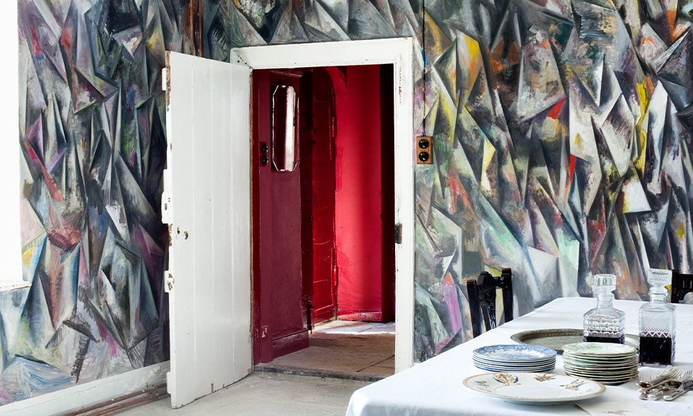 Dining Room in the Farmhouse featuring Guillermo Kuitca’s mural, Untitled (2013) © Guillermo Kuitca