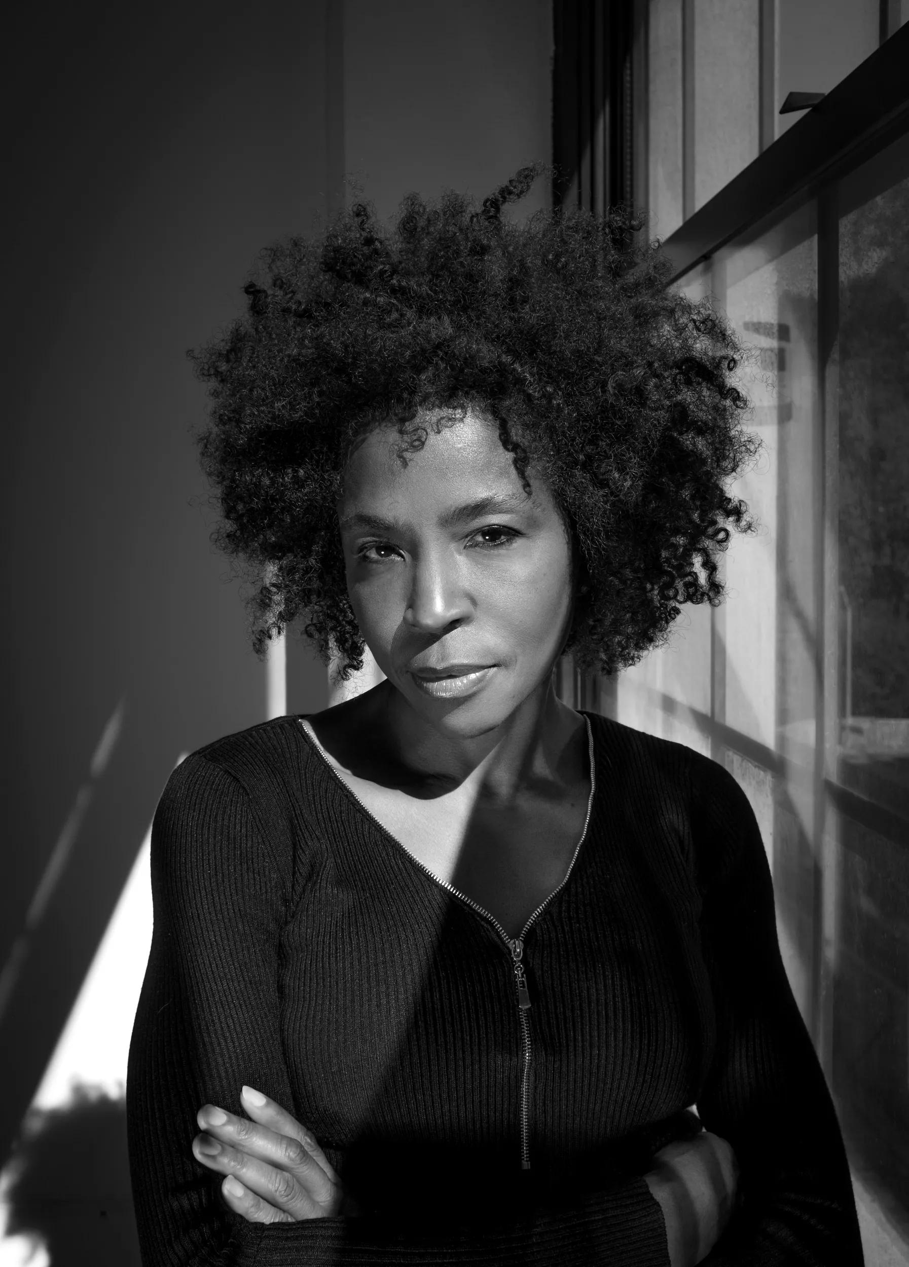 Hero image for article titled Lorna Simpson receives Getty Medal