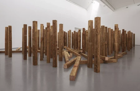 2015 SIGNE70238, Installation with wooden beams
