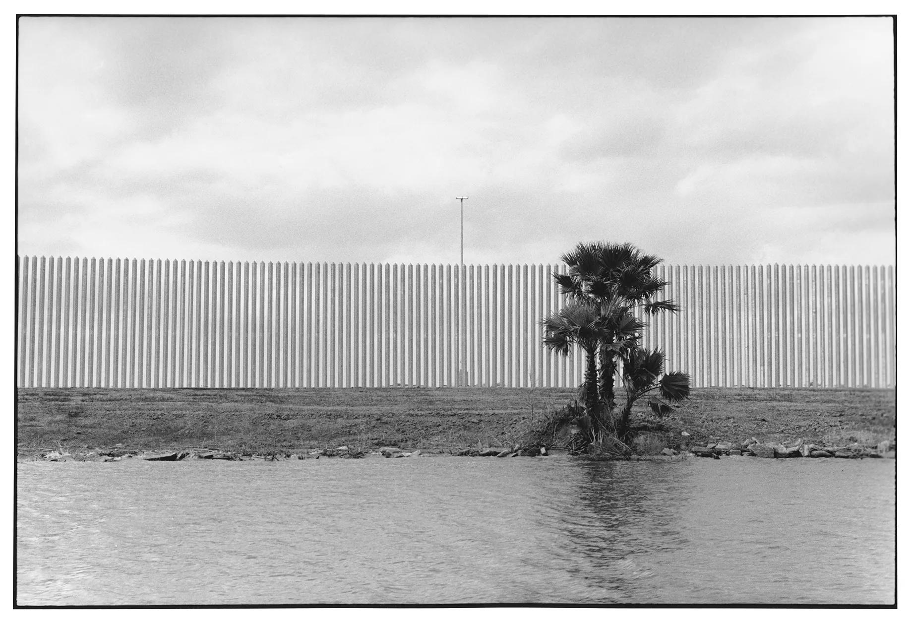 Hero image for event titled In Conversation: Zoe Leonard and curator Nadiah Rivera Fellah on ‘Al río / To the River’