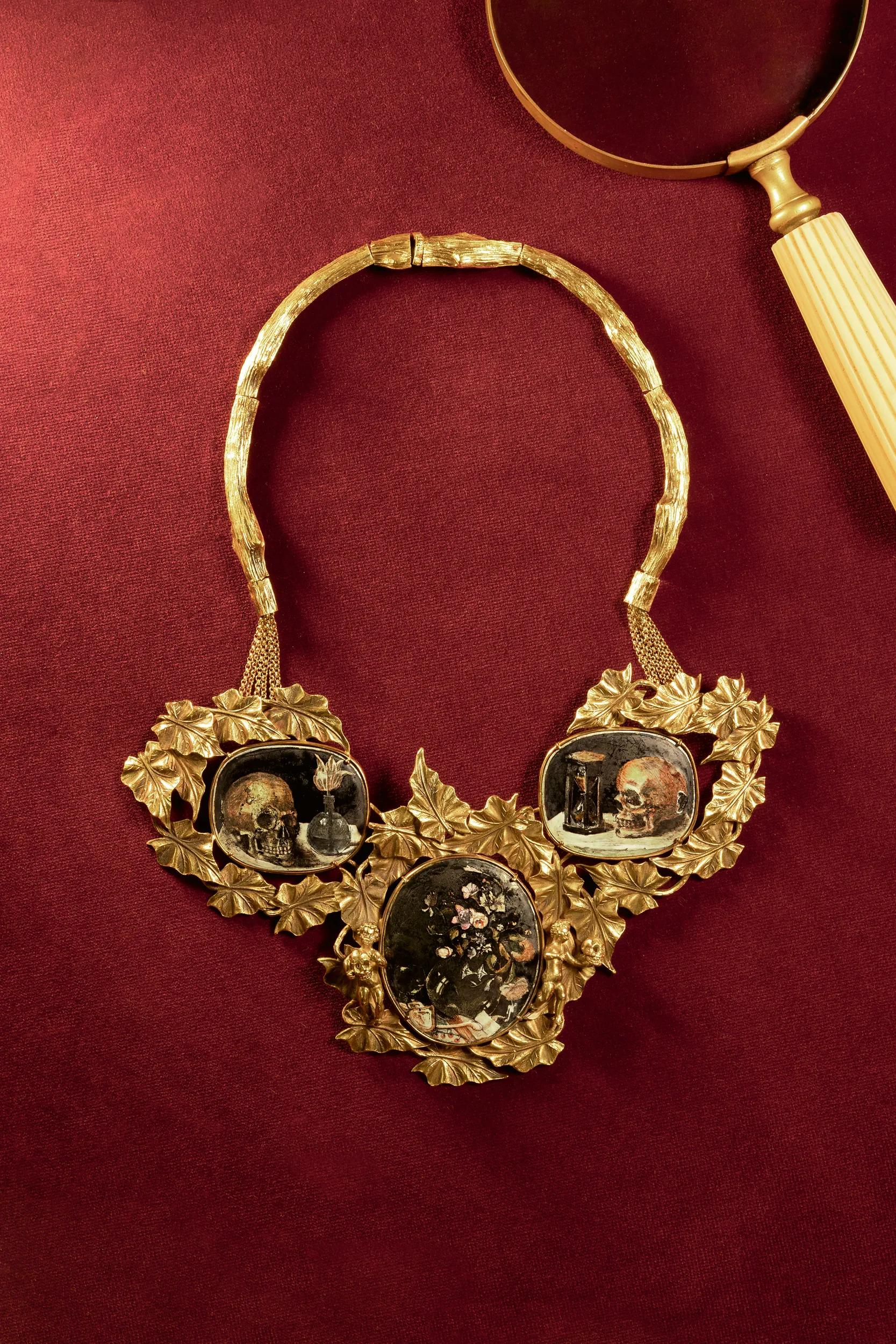 Ursula detail hero for for Memento Vivere