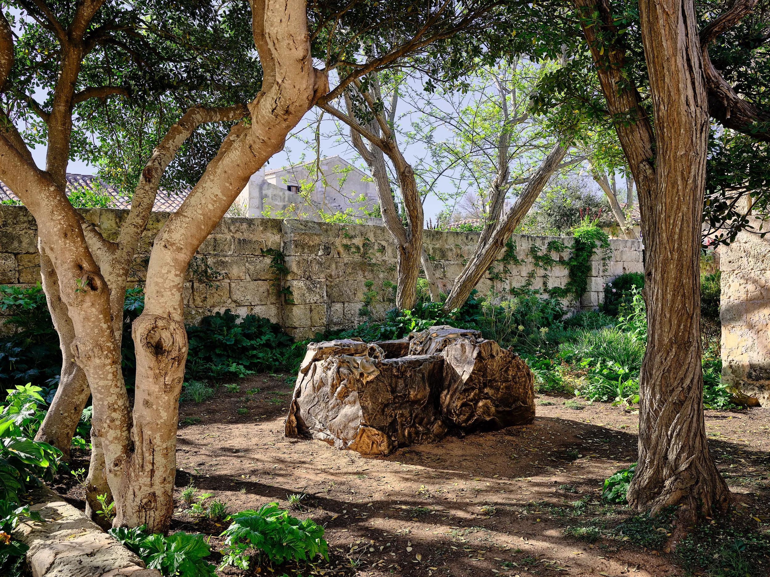 Hero image for article titled Nou recorregut exterior d’escultures a Menorca seleccionat per Cristina Iglesias