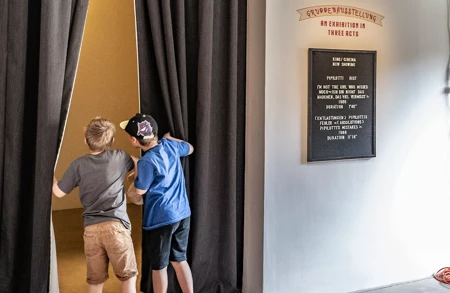 Image for news titled GRUPPENAUSSTELLUNG Kino/Cinema