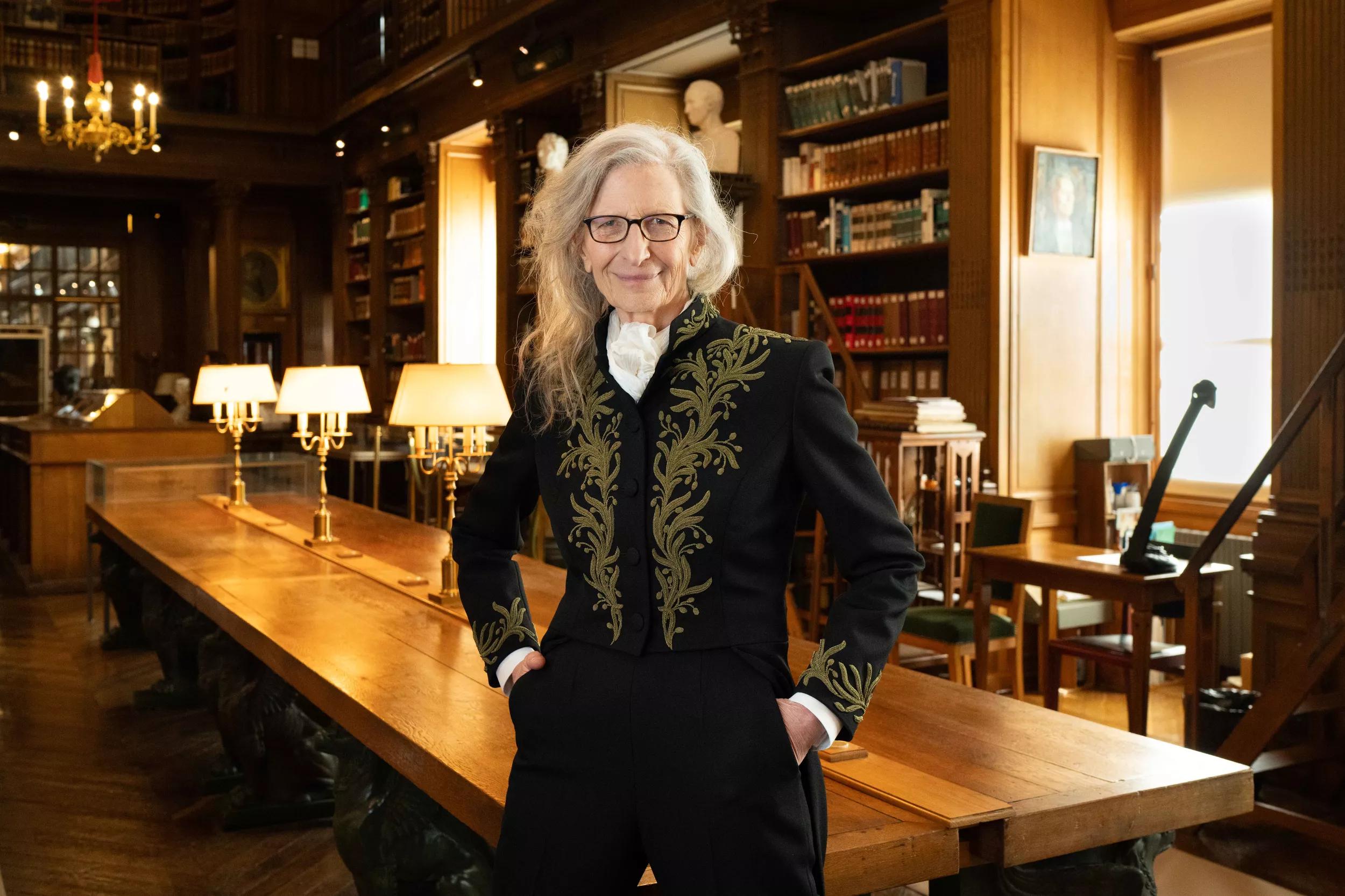 Hero image for article titled Annie Leibovitz Elected As Académie des Beaux-Arts Foreign Associate Member