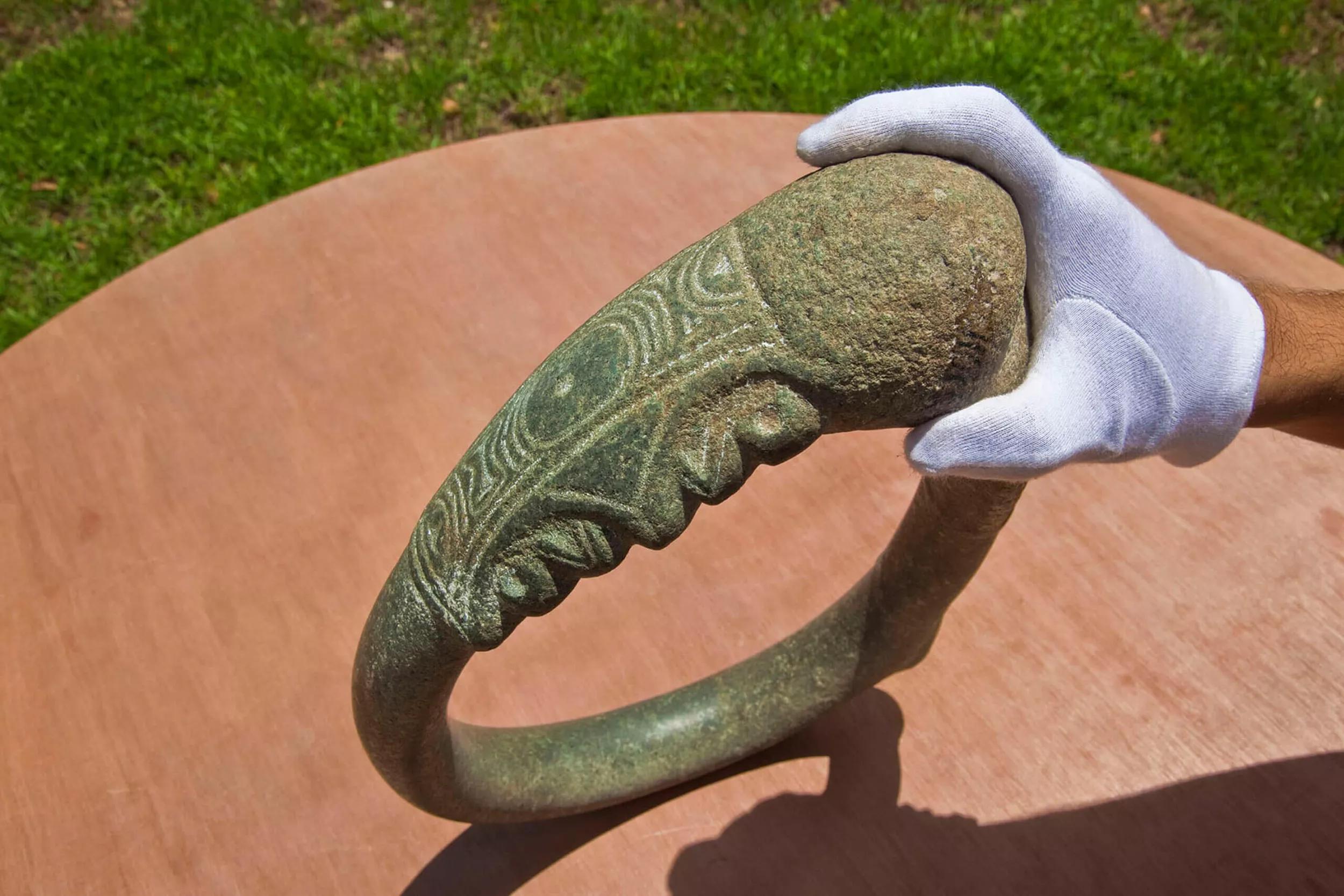 Thumbnail image for exhibition titled Stone collar or mother goddess: Coatrisquie