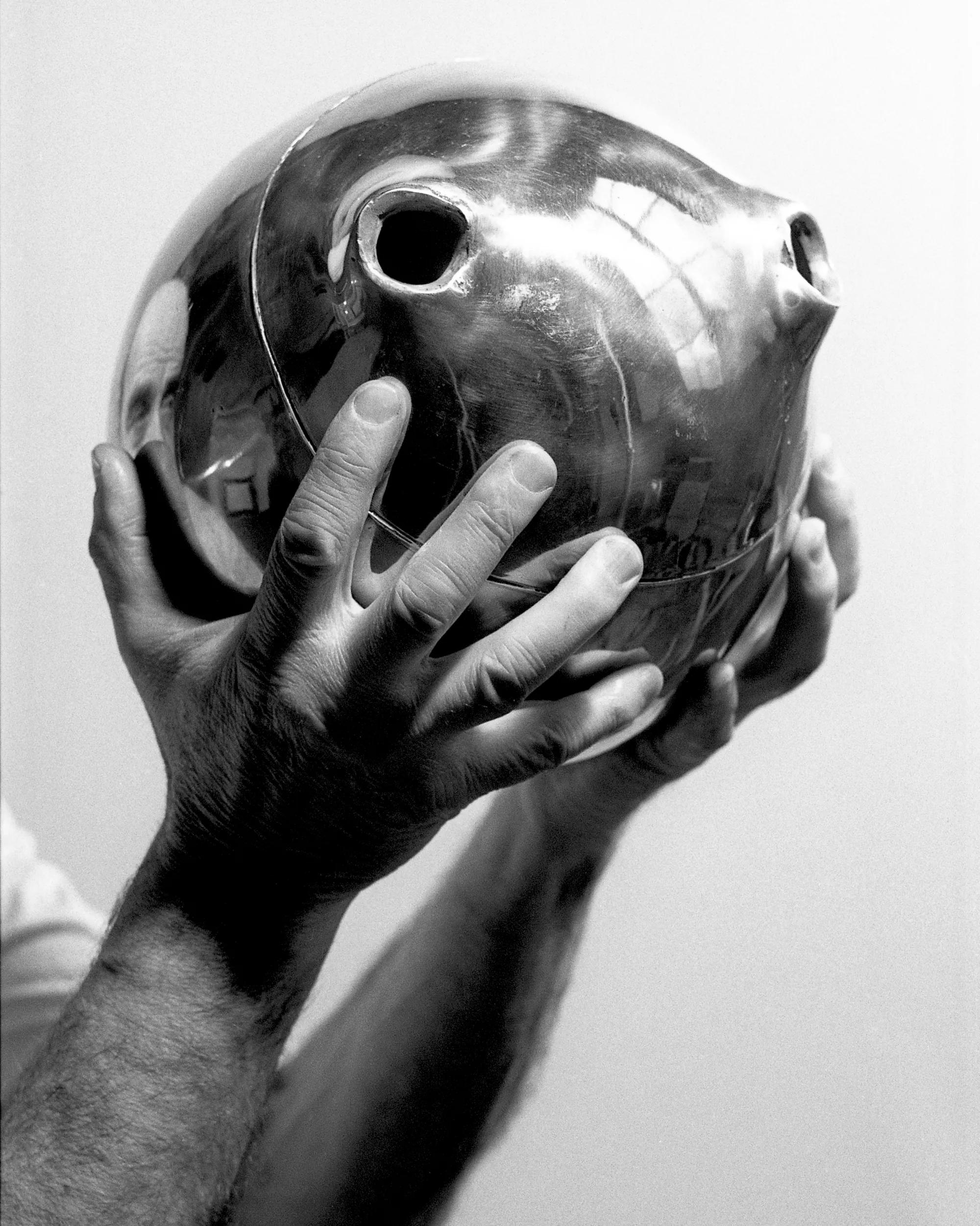 Hero image for article titled Lucio Fontana returns to the site of his first New York gallery exhibition