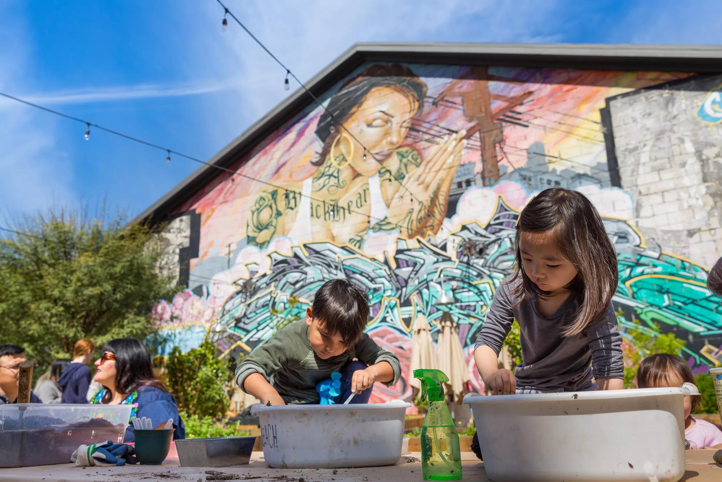 Family Garden Workshop, Hauser & Wirth Downtown Los Angeles, 2018. Photo: smg photography | Sarah M. Golonka